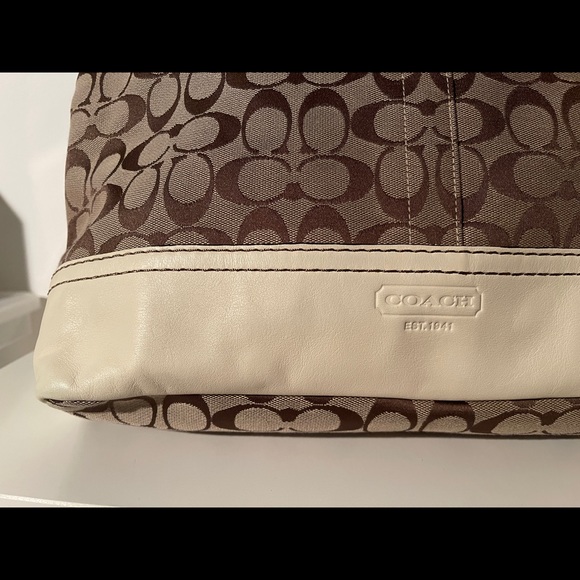 Coach GiGi Tote-Signature fabric, Ivory Leather - Picture 6 of 16